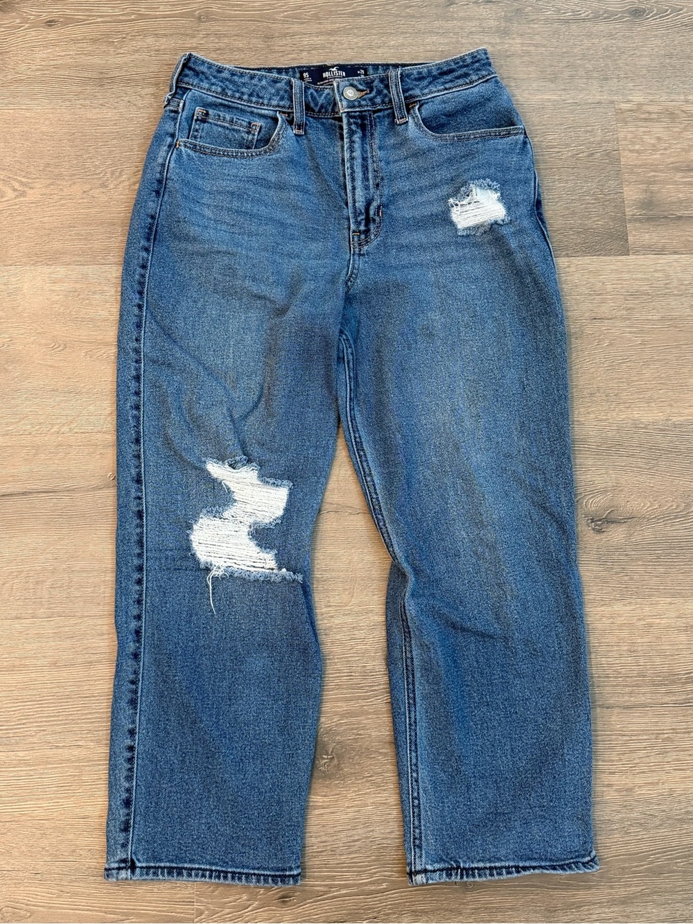 Hollister Ultra High Rise 90s Vintage Straight Mom Jeans Distressed Short